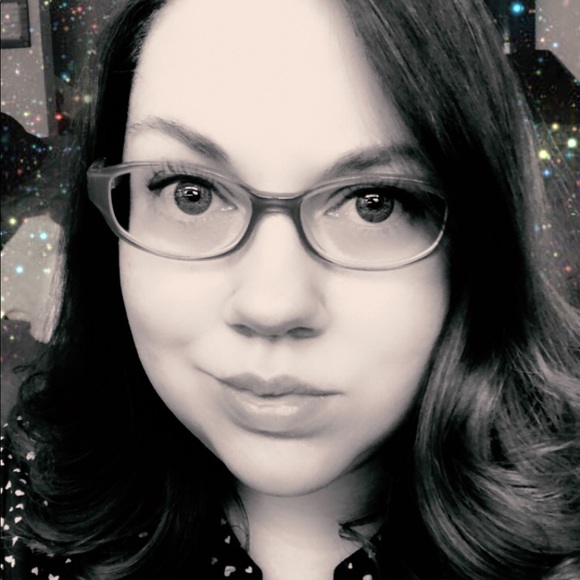 Meet your Posher, Amanda - Picture 2 of 13